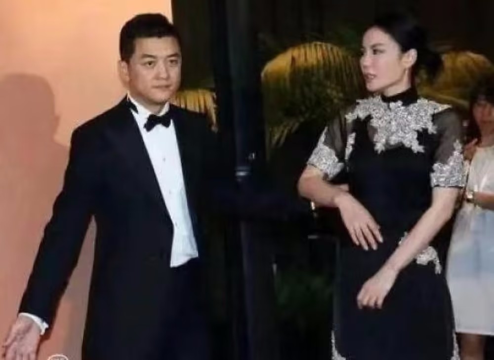 李负债4000万,好演员不拍戏。王菲这次会卖房救老公吗?