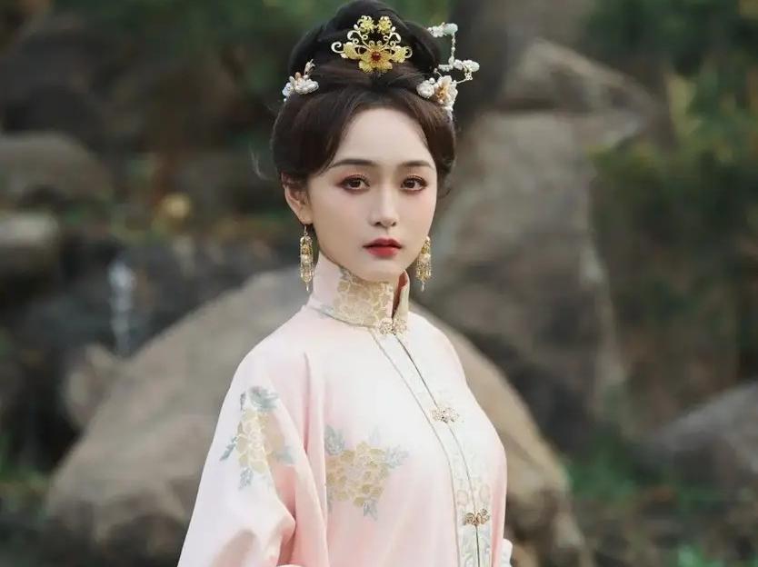 暴富先变美?Reptilia 2025春夏系列穿搭秘籍大公开!